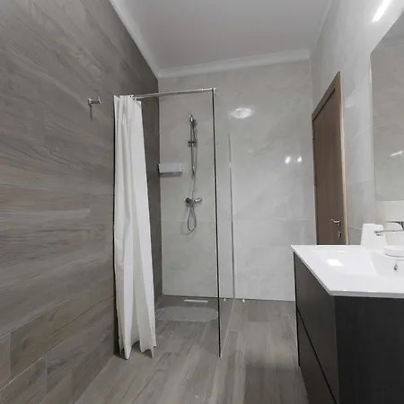 Luxurious & Spacious 2bd Penthouse With Large Terrace & Jacuzzi At The Podium - Yacht Marina Area, Close To Valletta