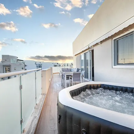 Luxurious & Spacious 2bd Penthouse With Large Terrace & Jacuzzi At The Podium - Yacht Marina Area, Close To Valletta