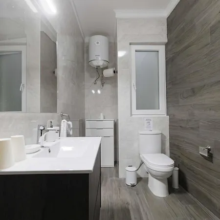 Luxurious & Spacious 2bd Penthouse With Large Terrace & Jacuzzi At The Podium - Yacht Marina Area, Close To Valletta *