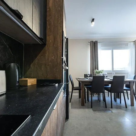 Apartment Luxurious & Spacious 2bd Penthouse With Large Terrace & Jacuzzi At The Podium - Yacht Marina Area, Close To Valletta