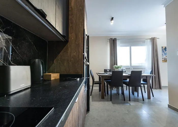 Lejlighed Luxurious & Spacious 2bd Penthouse With Large Terrace & Jacuzzi At The Podium - Yacht Marina Area, Close To Valletta