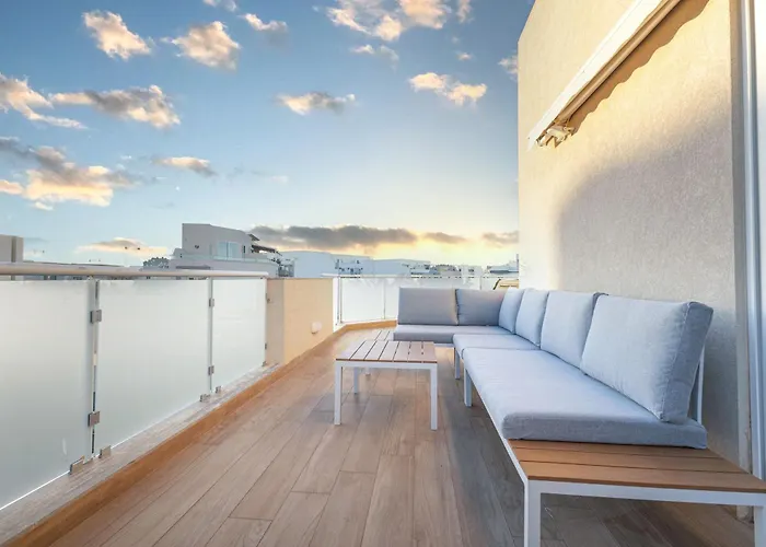 Luxurious & Spacious 2bd Penthouse With Large Terrace & Jacuzzi At The Podium - Yacht Marina Area, Close To Valletta Lejlighed *