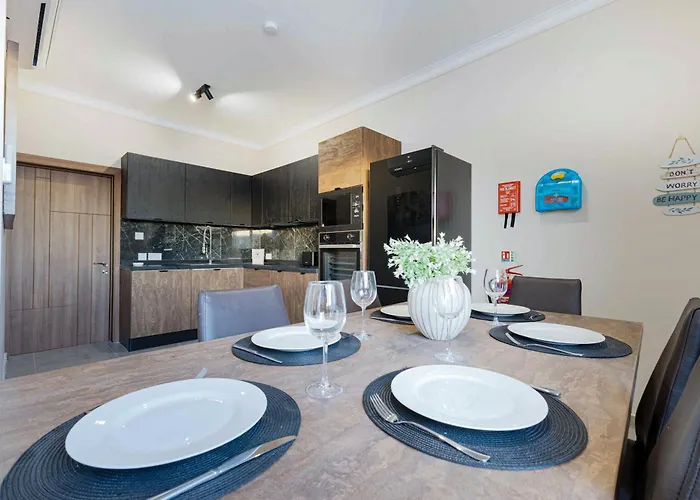 Lejlighed Luxurious & Spacious 2bd Penthouse With Large Terrace & Jacuzzi At The Podium - Yacht Marina Area, Close To Valletta