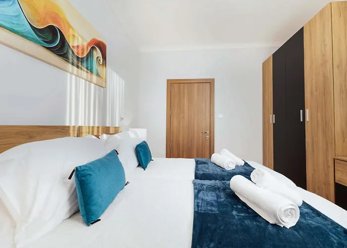 Luxurious & Spacious 2bd Penthouse With Large Terrace & Jacuzzi At The Podium - Yacht Marina Area, Close To Valletta Lejlighed *